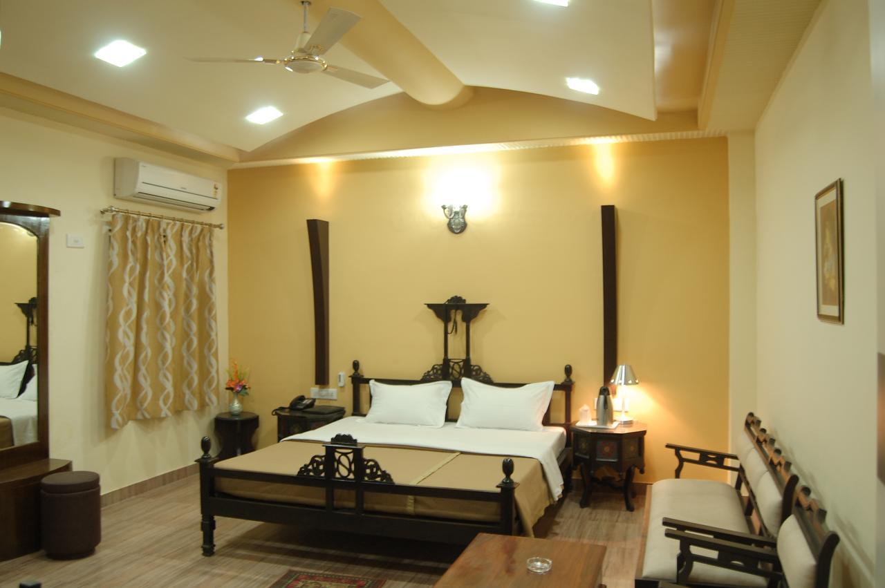 Hotel Raj Mahal Биканер Екстериор снимка