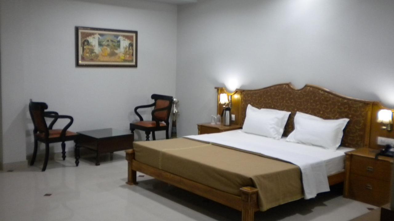 Hotel Raj Mahal Биканер Екстериор снимка